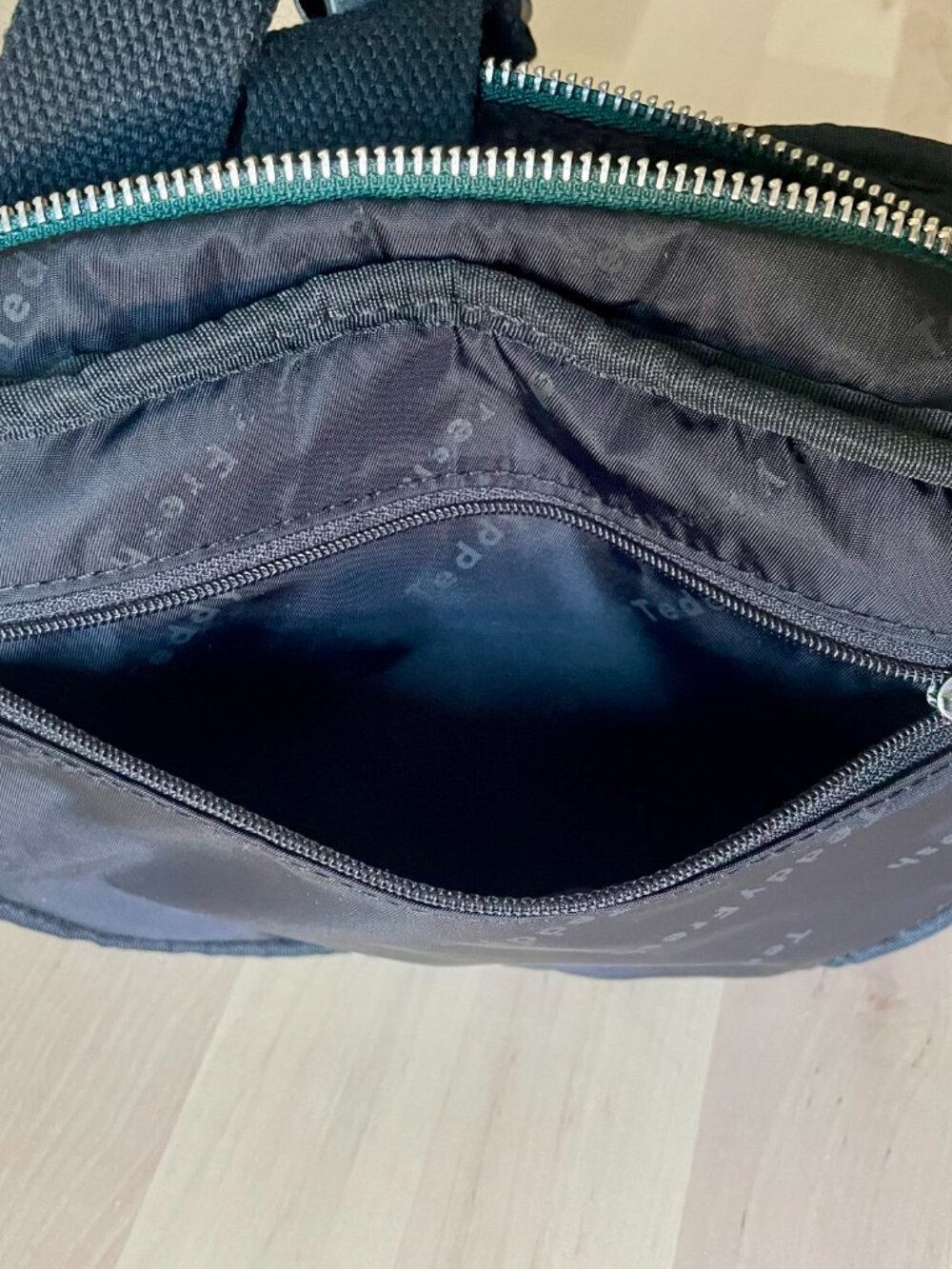 Teddy Fresh Unisex Black & Green Sherpa Fleece Fanny Pack One Size Adjustable - Picture 5 of 9